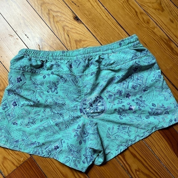 Girls XL Patagonia baggies 4” - Picture 5 of 6